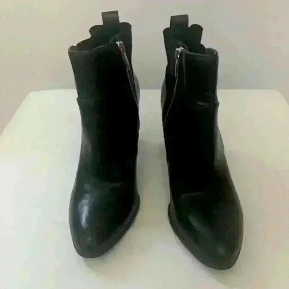 Adrienne Vittadini Black Leather Booties Size 8 - Picture 1 of 11